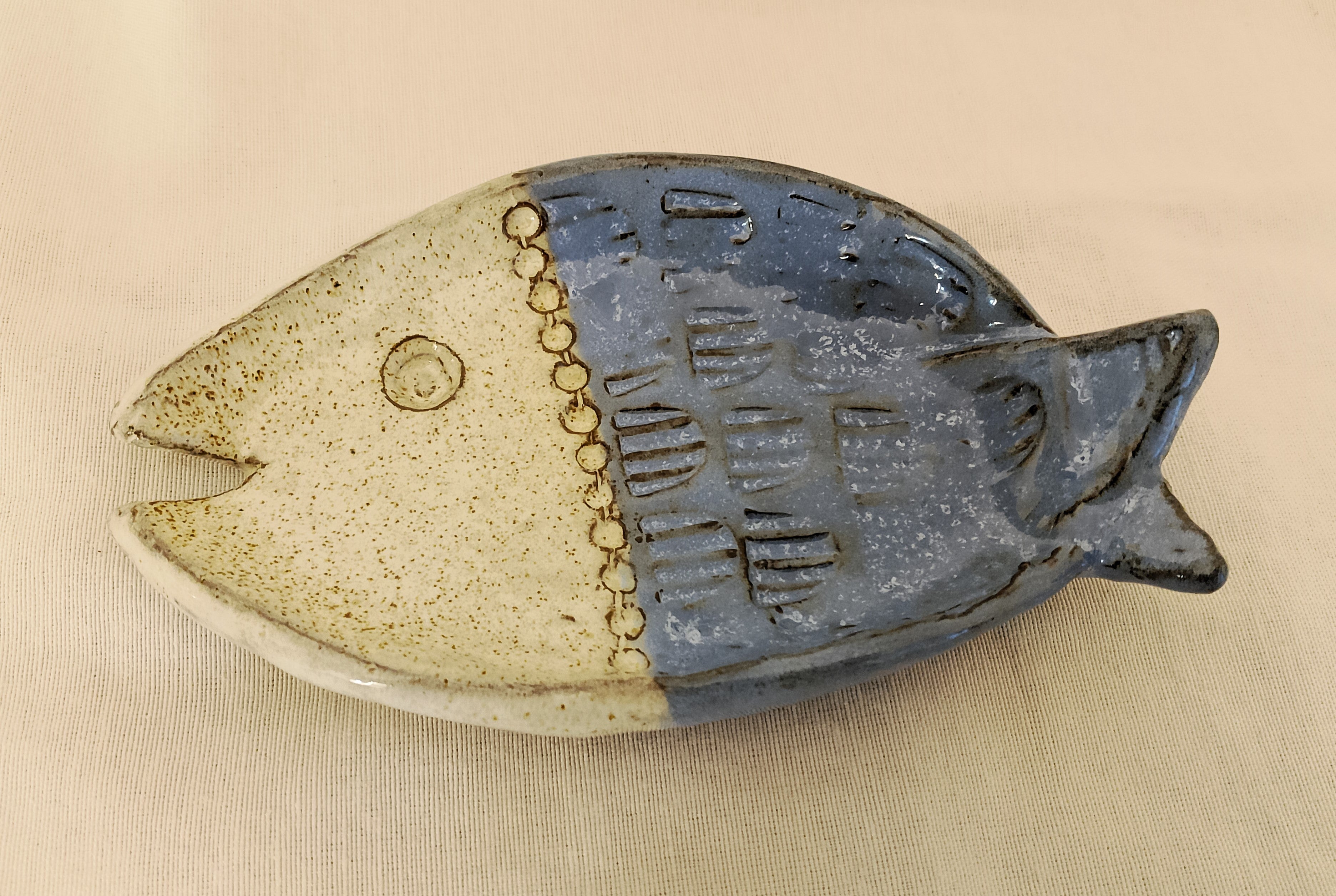 JABONERA PEZ blanca y azul